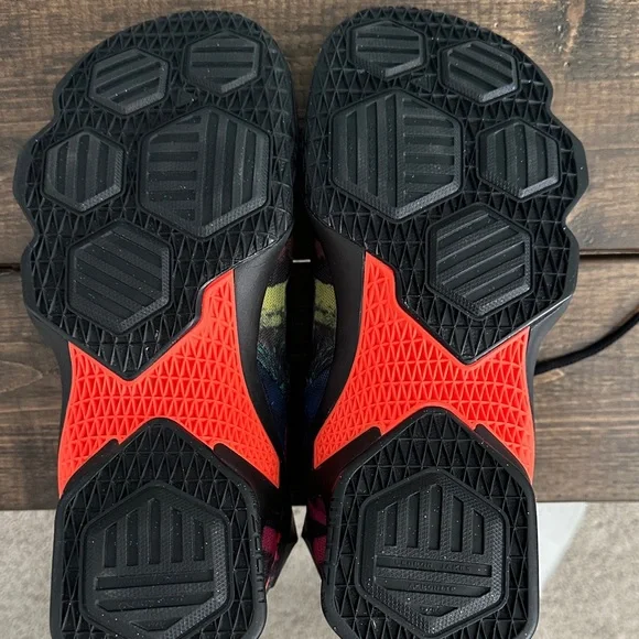 NWOT Nike LeBron 13 Akronite - Picture 6 of 6